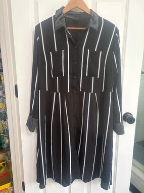 Who What Wear Black and White  Stripe Long Sleeve Shirt Dress size X or XL